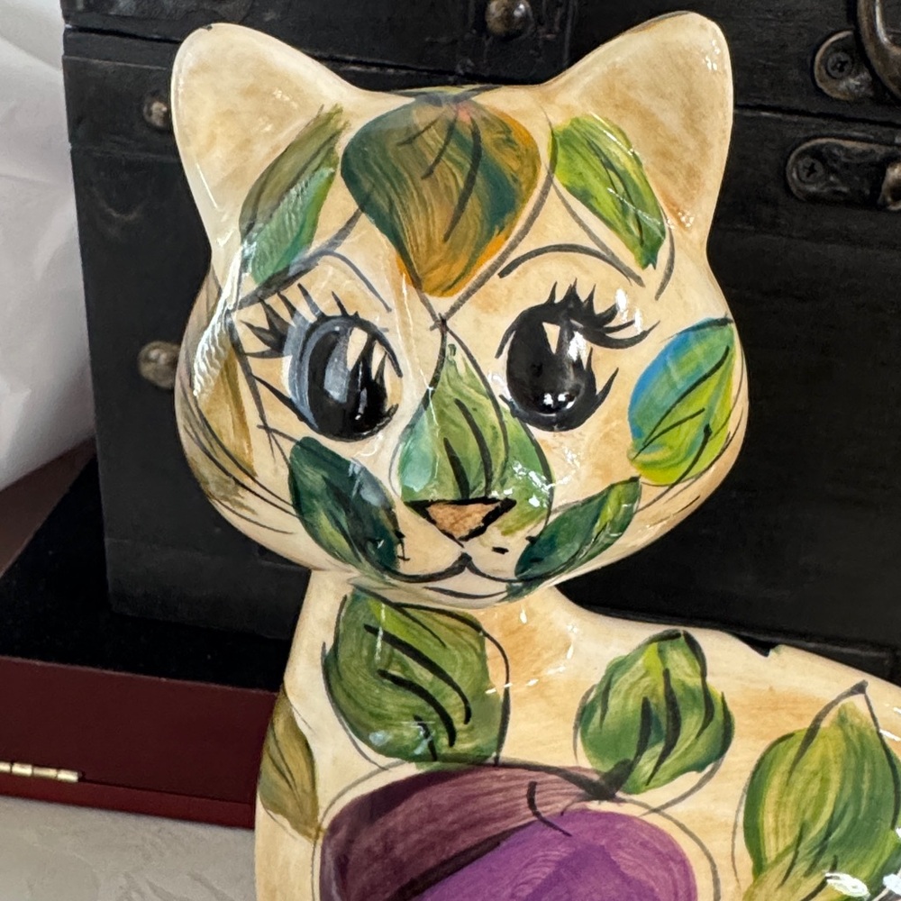 TUROV Art Ceramics Cat 9” Figurine Hand Painted Fruit Plum Signed - Picture 2 of 6